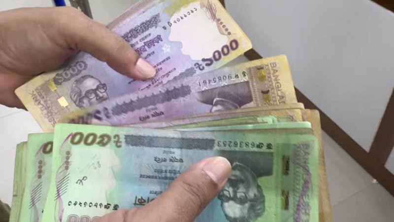 পাওনা টাকার জন্য যুবককে খুনের পর ঝুলিয়ে রাখা হয় দোকানে